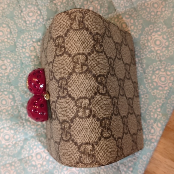 Gucci 3D Cherry bi-fold wallet w/Cherry Red Interior - Picture 13 of 16